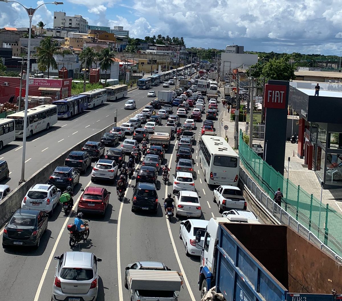 Protesto dos rodoviários da Costa Verde trava a Estrada do Coco