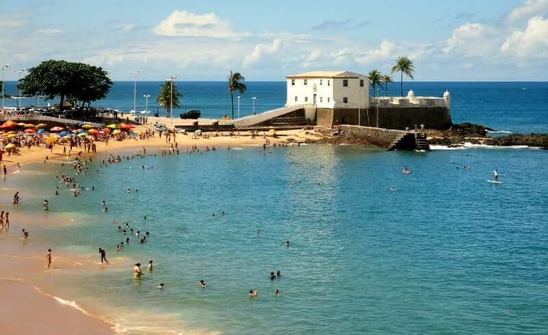 Praia, cervejinha e espeto pra dentro: Feriado promete ser de sol em Salvador