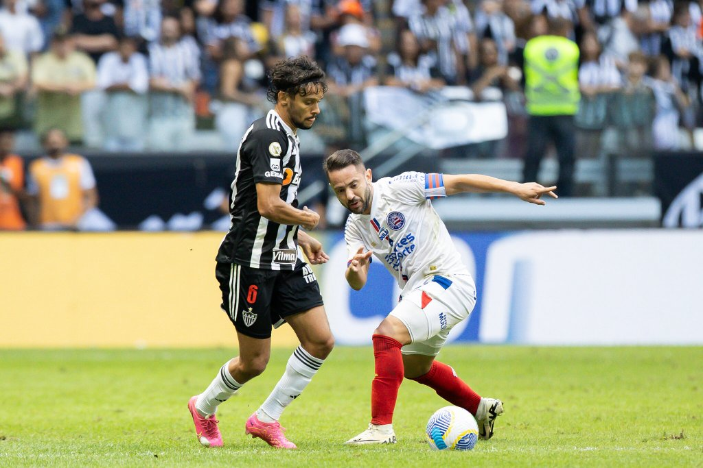 Bahia encara o galo de igual para igual, soma um ponto e segue no G-4 do Brasileirão.