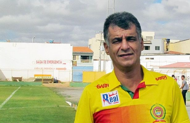 URGENTE: Morre aos 59 anos Barbosinha, técnico histórico do futebol baiano