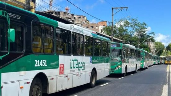 VIXE! Manifestação de ex-funcionários da CSN paralisa Estação da Lapa