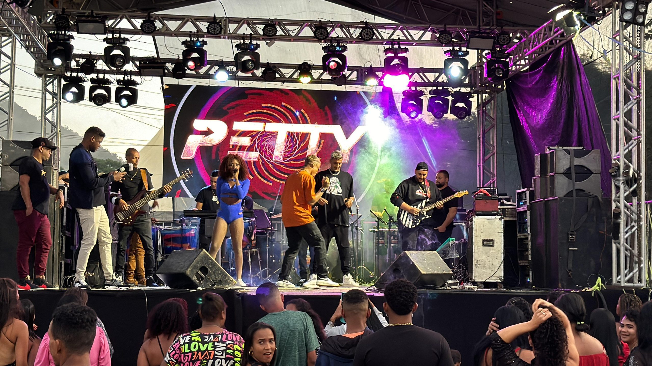 A galera quebrou em Arataca: Petty e demais atrações fizeram a festa!