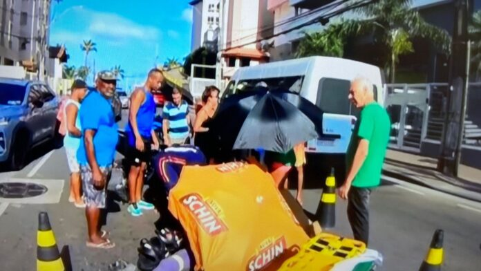 Duas pessoas ficam feridas em acidente envolvendo uma moto e um carro no Rio Vermelho