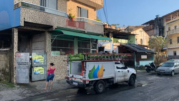 Casa onde funcionava mercado pega fogo na Fazenda Grande do Retiro