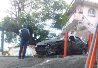 Carro falta freio e provoca acidente na ladeira do Arraial do Retiro