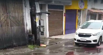 Bairro de Salvador amanhece com rua ensanguentada após tiroteio