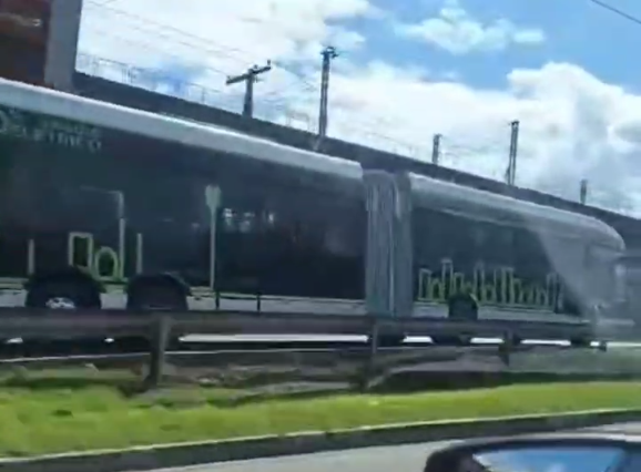 Primeiro ônibus 100% elétrico fabricado no Brasil faz seus primeiros testes em Salvador