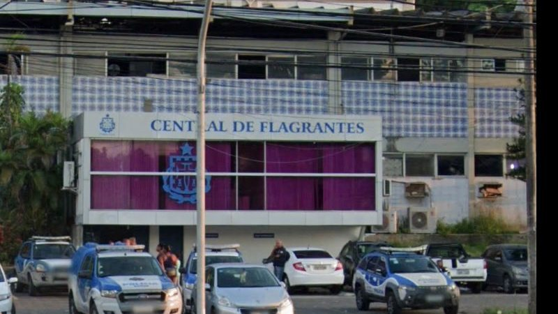 Homem é preso em flagrante praticando furto em frente a shopping no Caminho das Árvores