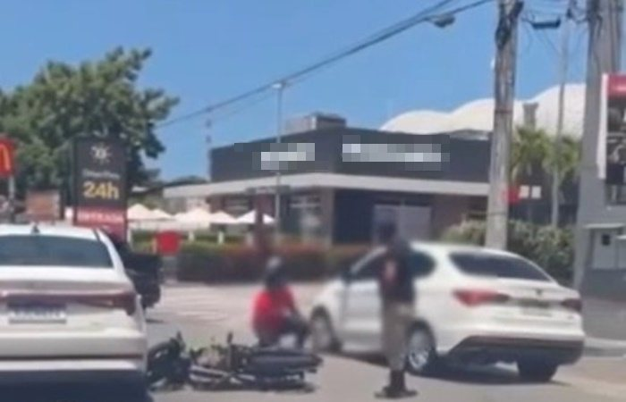 Lauro de Freitas; Suposto policial ameaça motociclista com arma após acidente