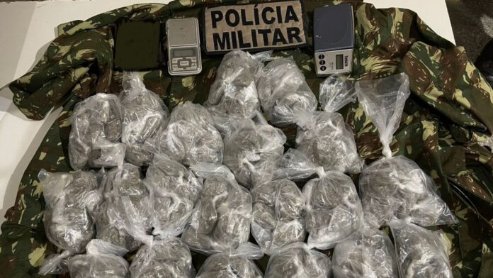 Policiais da 48ª CIPM apreendem grande quantidade de maconha na Sussuarana Velha