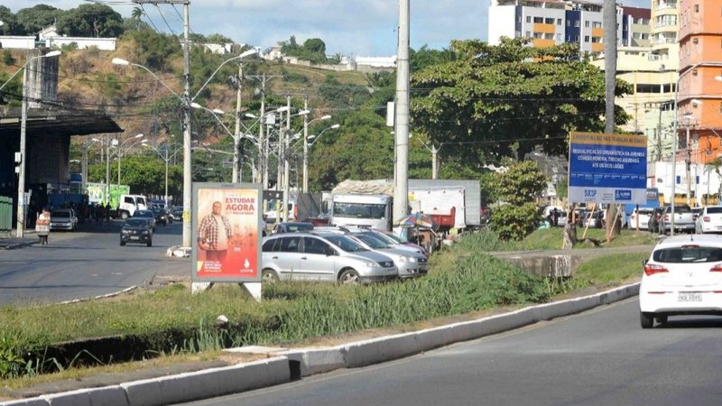 Mulher morre após ser atropelada em faixa de pedestres na Sete Portas, em Salvador