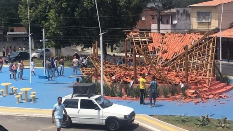 Candeias: Estrutura de praça recém-inaugurada desaba; veja