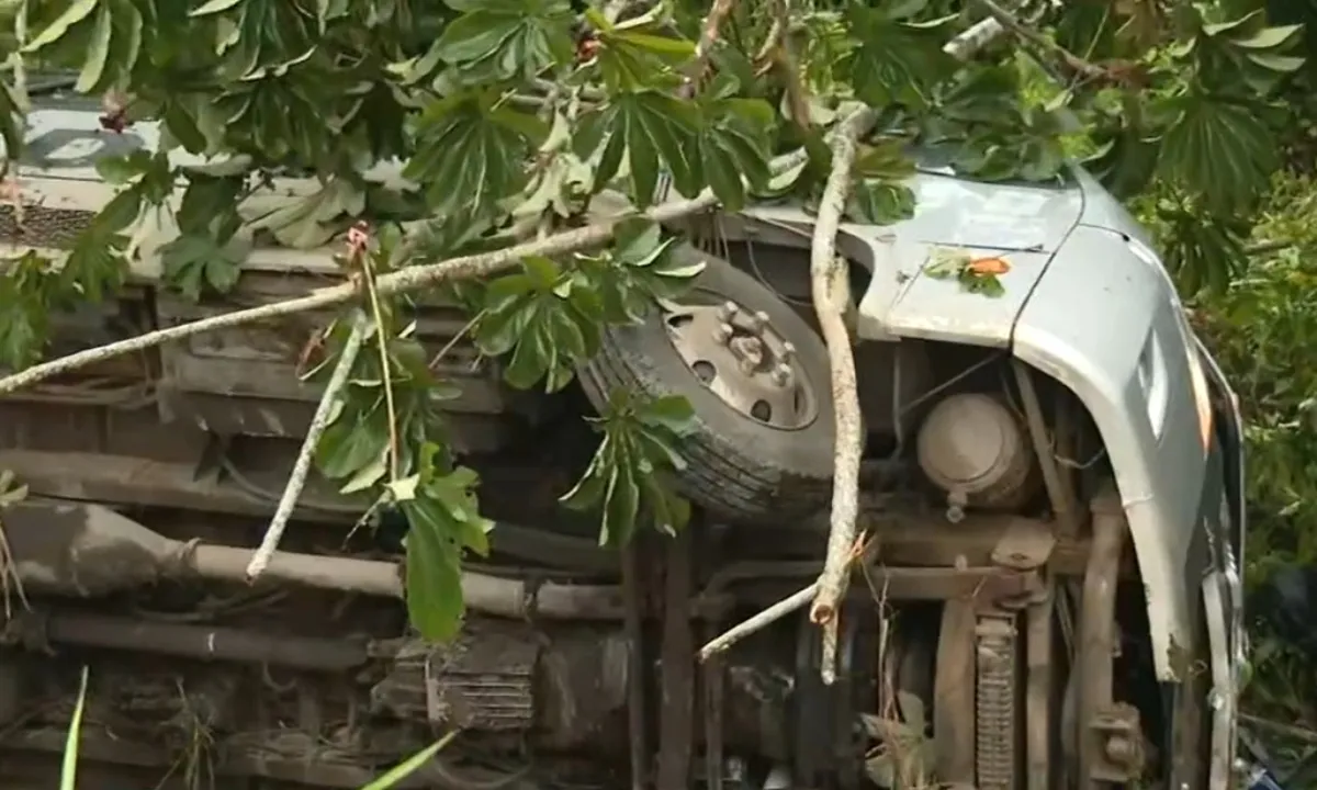 VIXE! Ônibus que despencou em uma ribanceira e causou a morte de 4 pessoas faz a rota para Salvador três vezes por semana