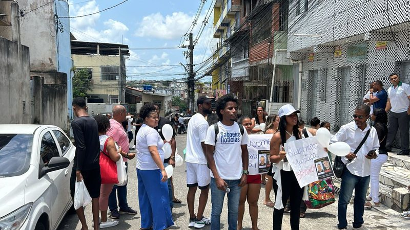 MANIFESTAÇÃO; Familiares e amigos de músico morto no Cabula pedem prisão de suspeito