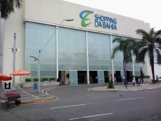 Shopping da Bahia mulheres é flagradas furtando loja