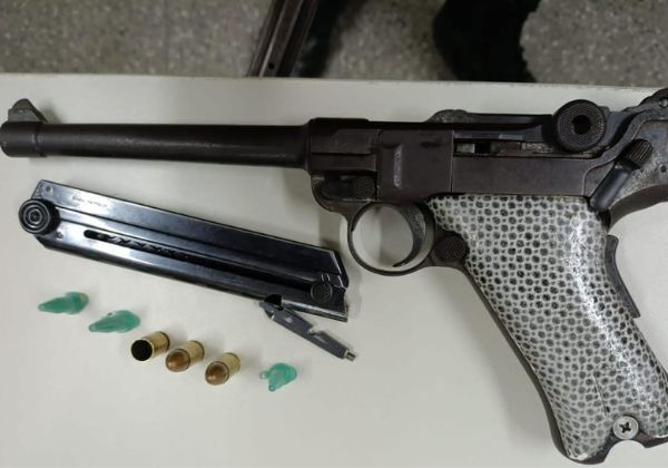 Polícia prende 6 pessoas com arma de fogo e droga em Lauro de Freitas