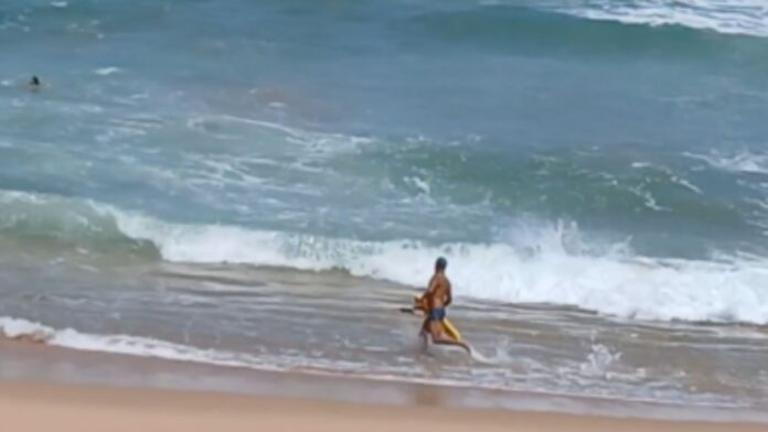 Stella Maris; jovem é resgatado após afogamento na praia