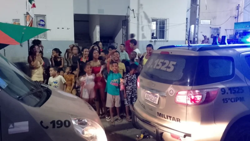 Dia das Crianças: 15ª CIPM distribui presentes no bairro de Itapuã em Salvador